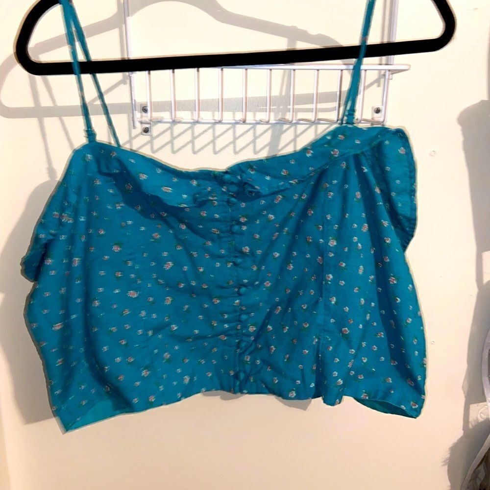 Plus size American eagle cold shoulder button up crop top